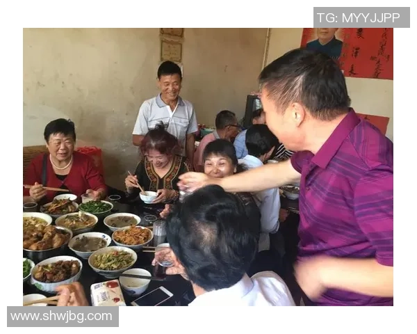 中年足球球星的传奇之路：岁月磨砺与巅峰再现的完美交融