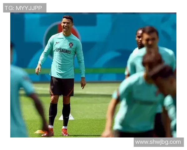 克制C罗:球星们争相抢夺他的足球鞋 克制C罗:球星们争相抢夺他的足球鞋